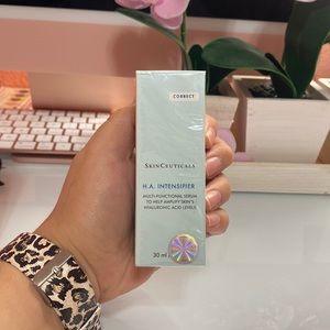SKINCEUTICALS
H.A. INTENSIFIER MULTI-FUNCTIONAL SERUM